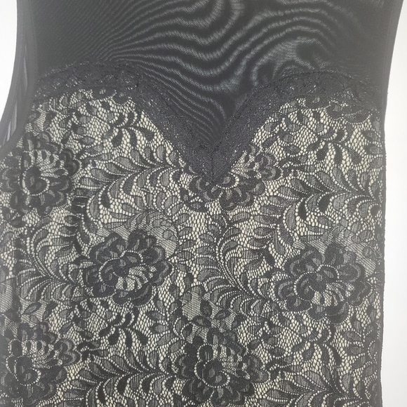Miusol lace dress - Picture 2 of 3